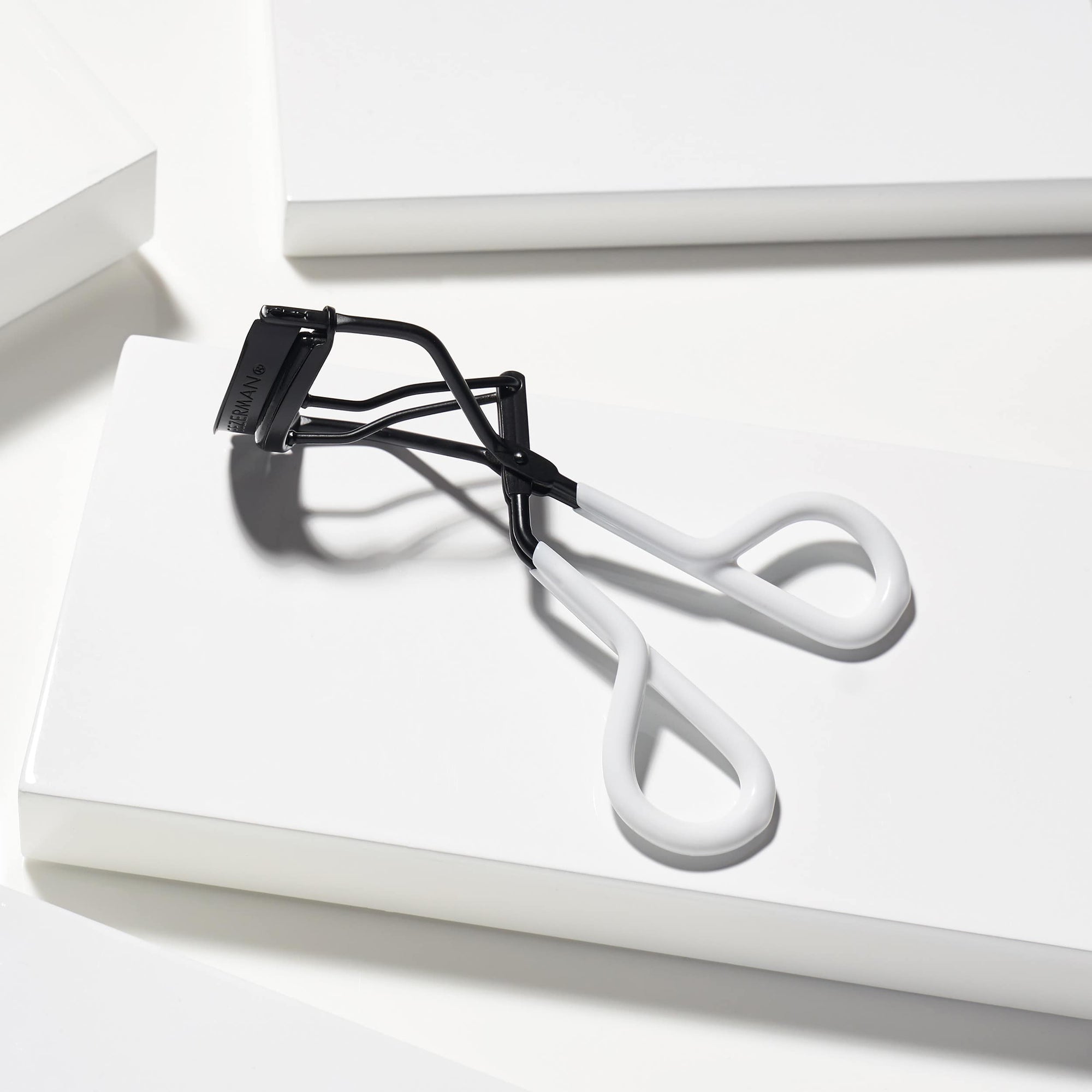 1050-R | Onyx Great Grip Eyelash Curler